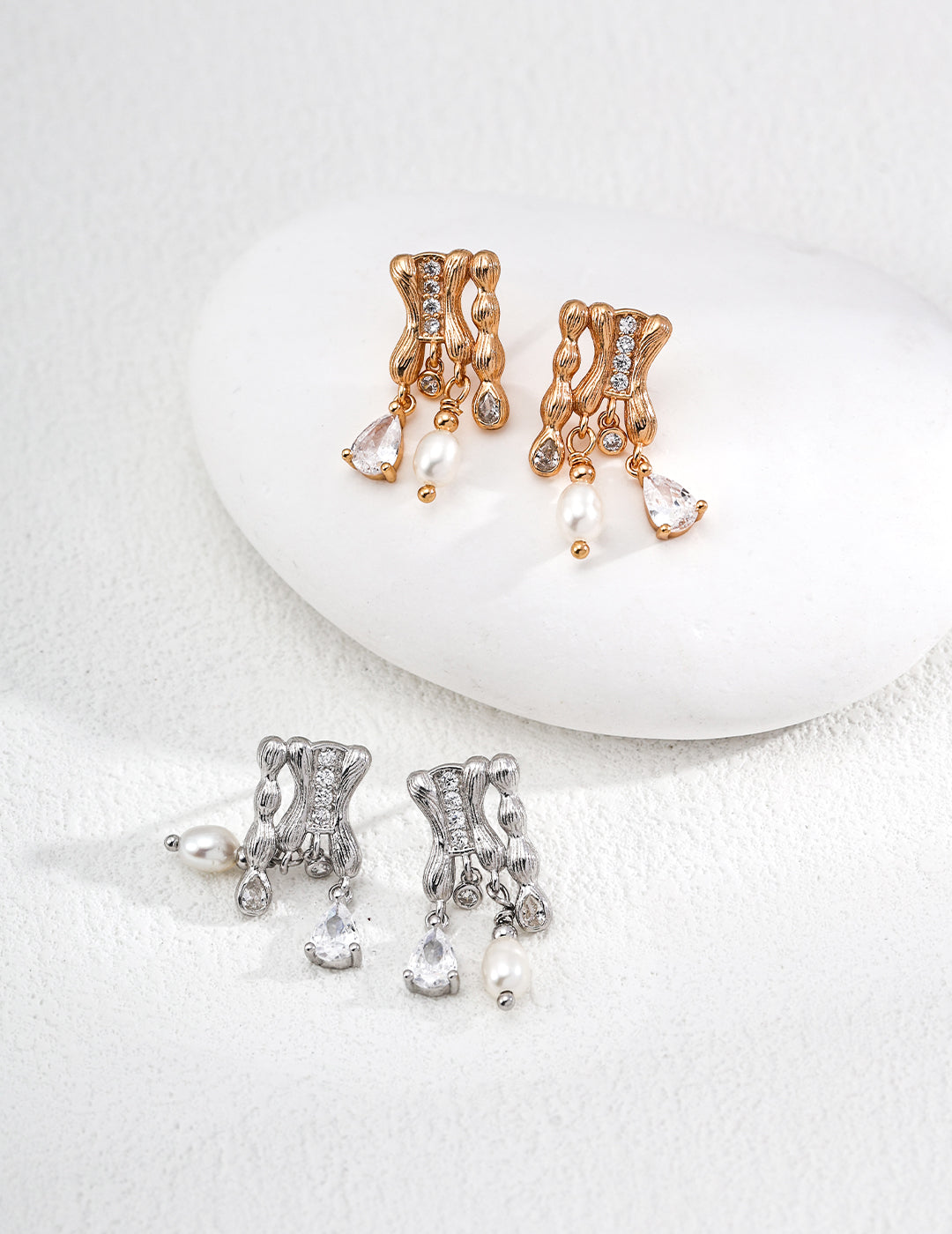 【Keliana】S925ウェーブメタル×パールピアス｜2色選択可｜ギフト対応