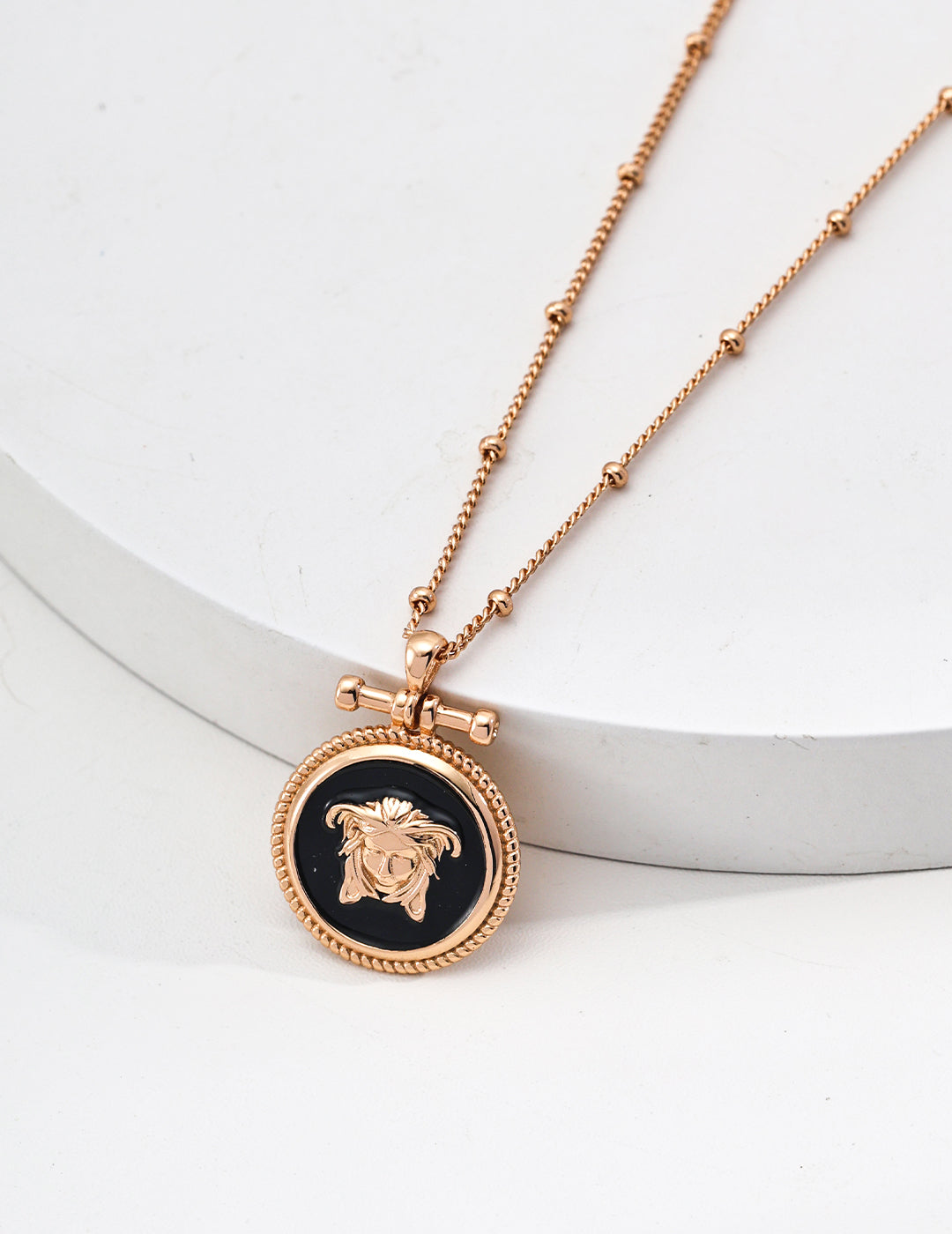 【Keliana】S925ブラックエンブレムペンダントネックレス｜高級感あふれるモダンデザイン｜ギフト対応