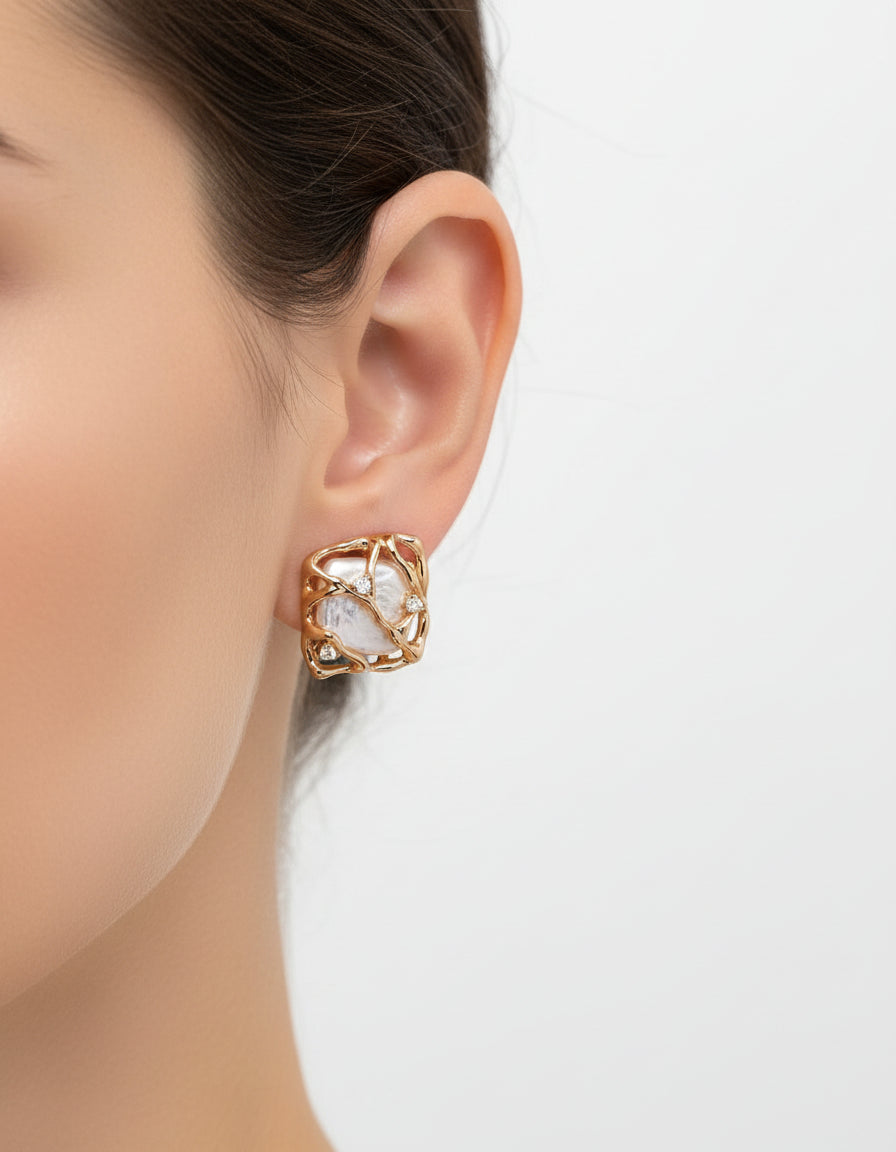 【Keliana】S925艶めく天然パール × アートフレームデザインピアス ｜2色選択可（ゴールド／シルバー）｜ギフト対応