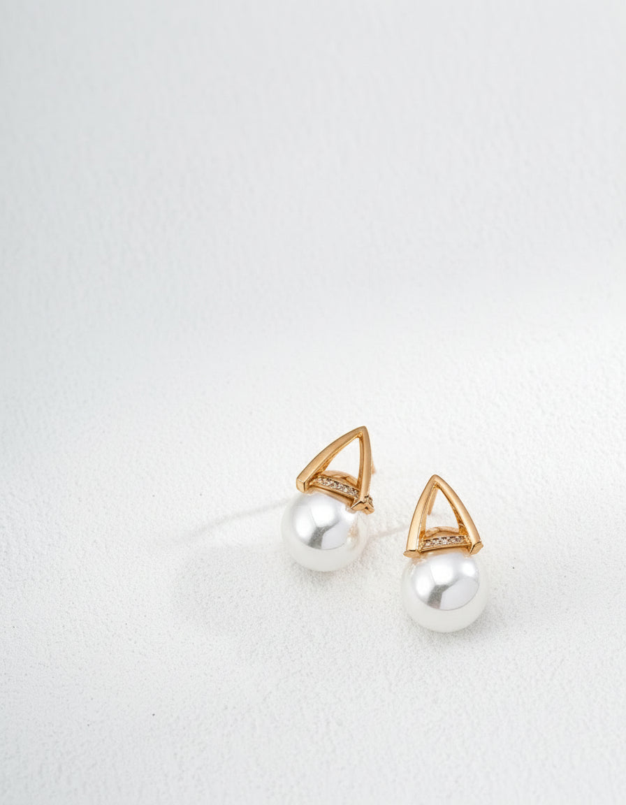 【Keliana】S925大粒パール×トライアングルピアス｜2色選択可｜ギフト対応