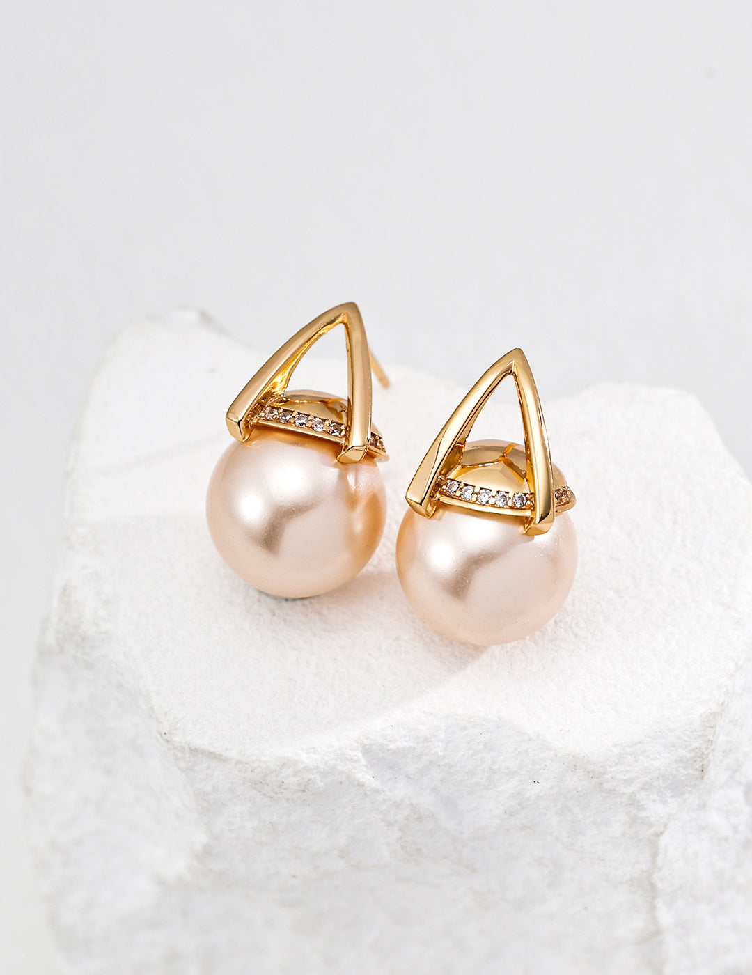 【Keliana】S925大粒パール×トライアングルピアス｜2色選択可｜ギフト対応